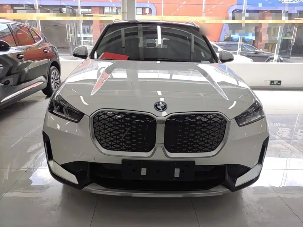 BMW iX1 2025
