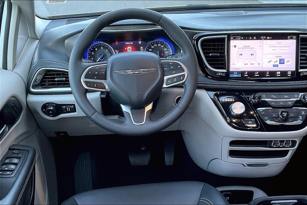 Chrysler Pacifica 2024