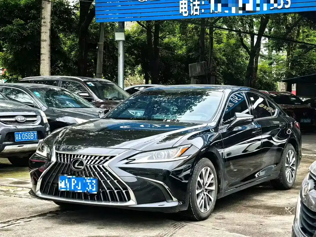 Lexus ES 2024