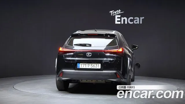 Lexus UX 2023