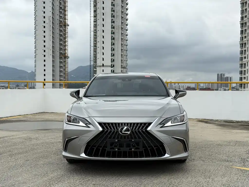 Lexus ES 2024