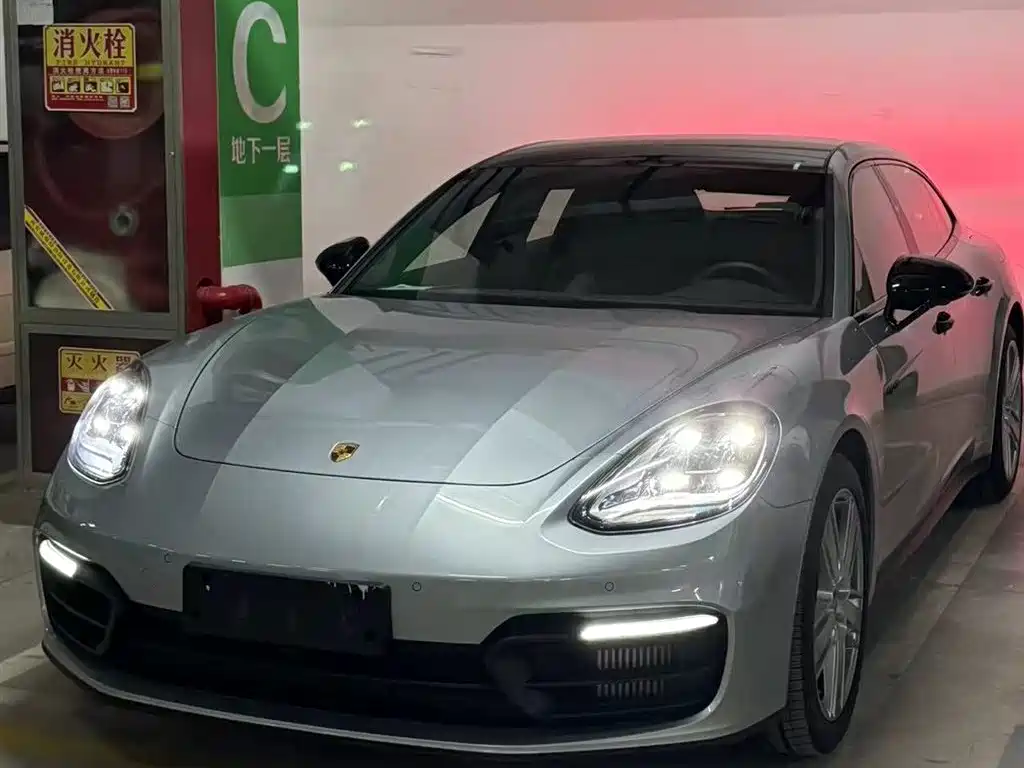 Porsche Panamera 2023