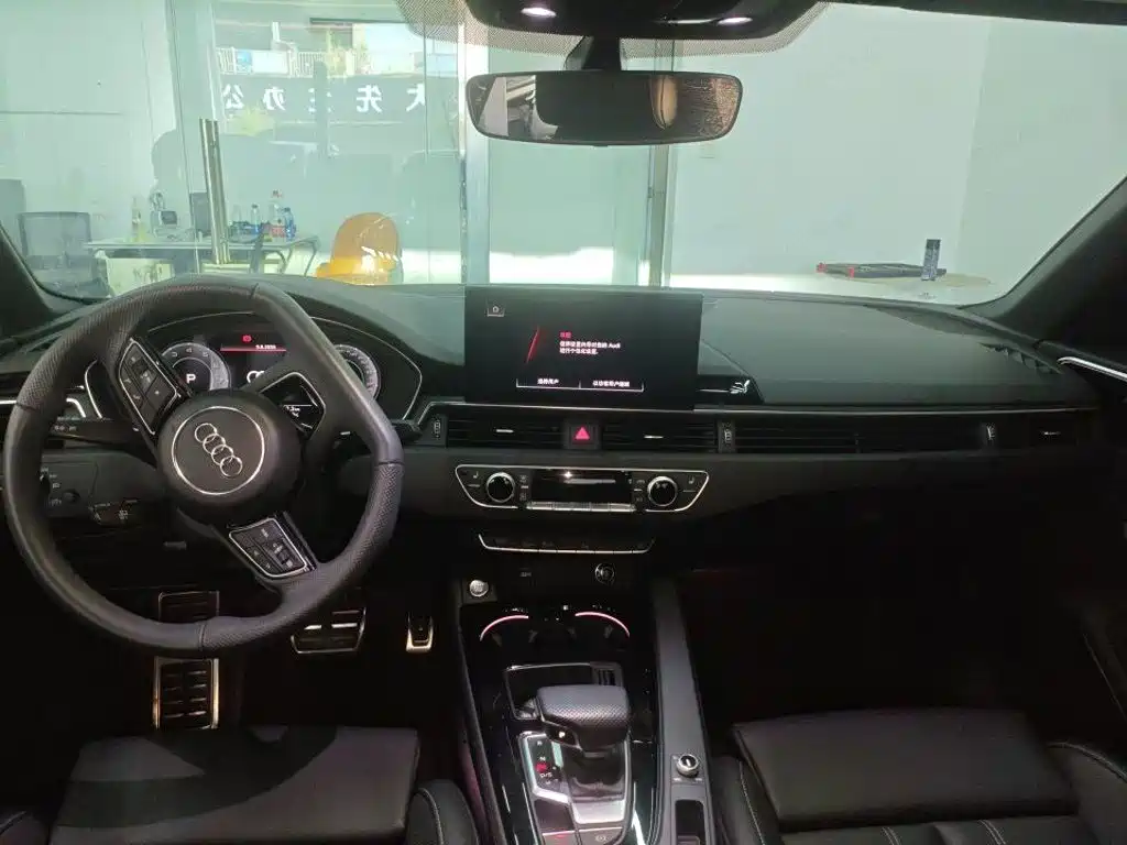 Audi A4 2024