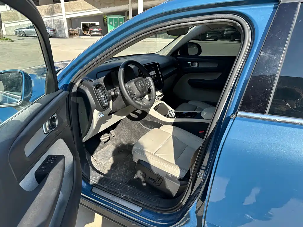 Volvo XC40 2024