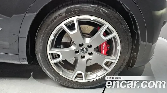 Maserati Levante 2021