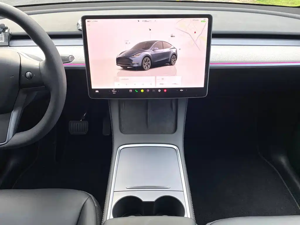 Tesla Model Y 2024