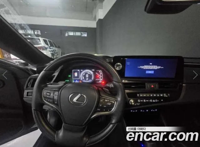 Lexus ES 2024