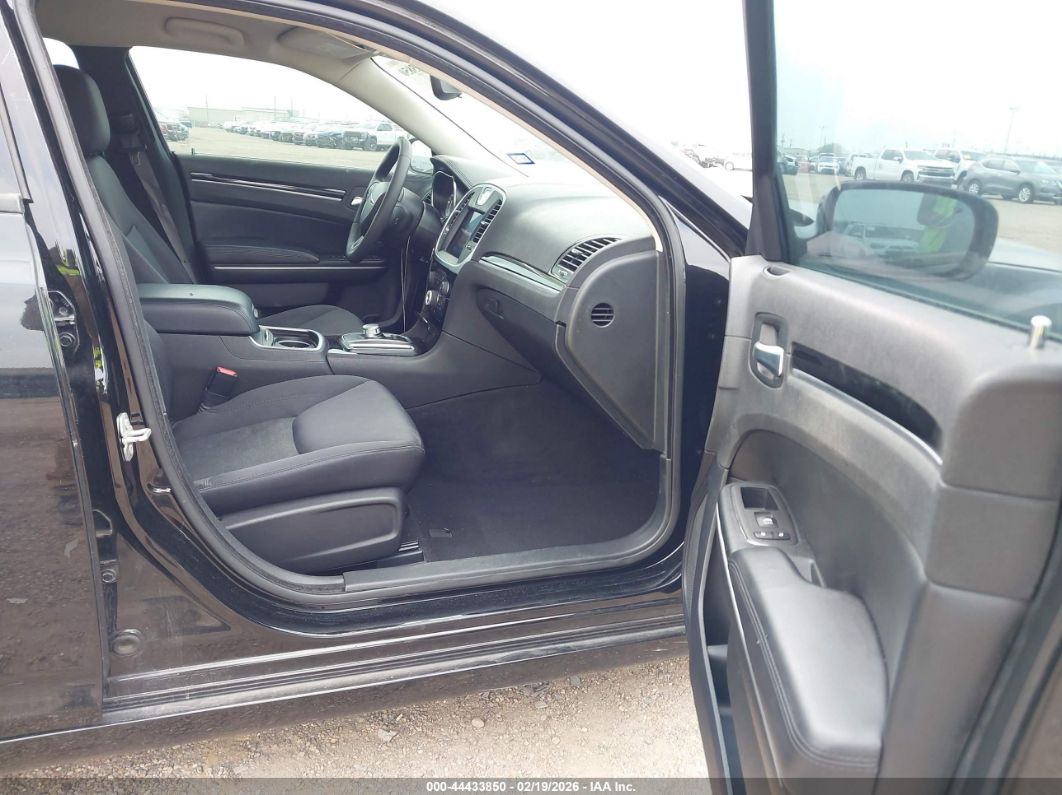 Chrysler 300 2023