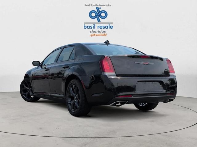 Chrysler 300 2023