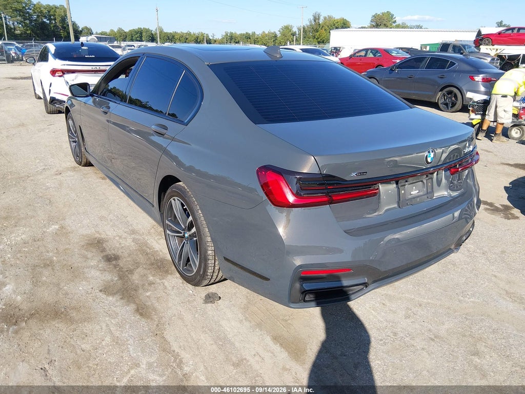 BMW 750 2022