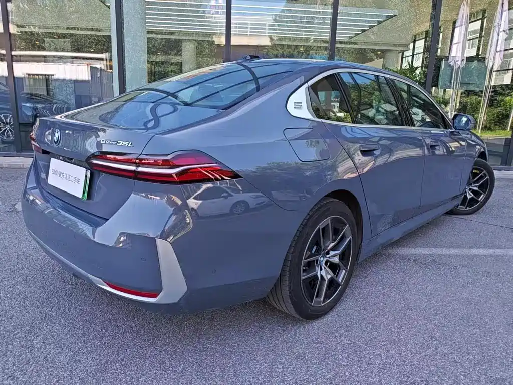 BMW i5 2024