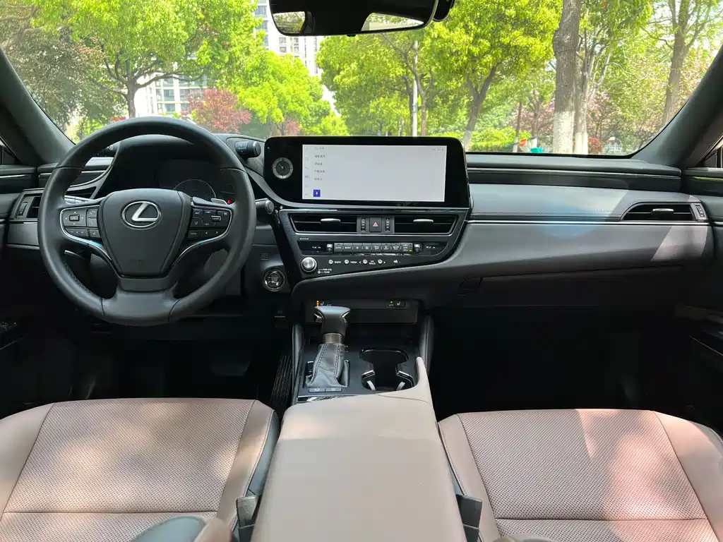 Lexus ES 2024