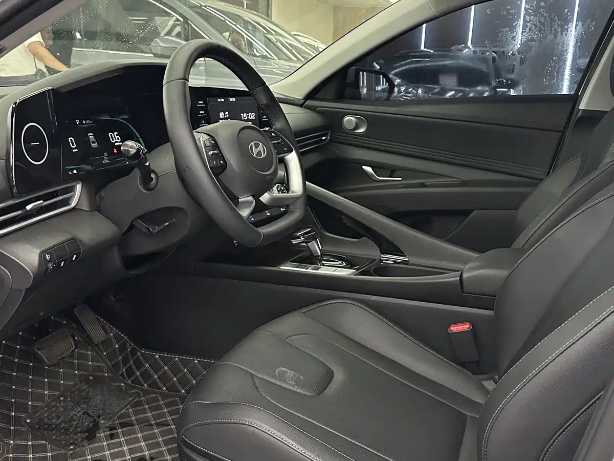 Hyundai Elantra 2025