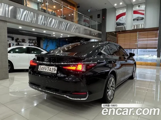 Lexus ES 2024