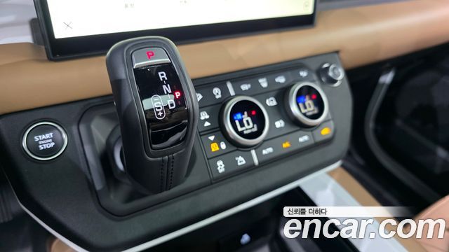 Land Rover Defender 2025