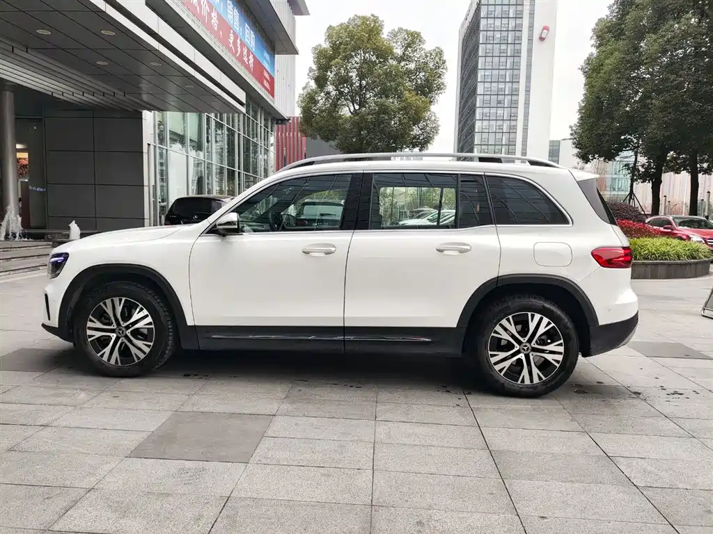Mercedes-Benz GLB 2025