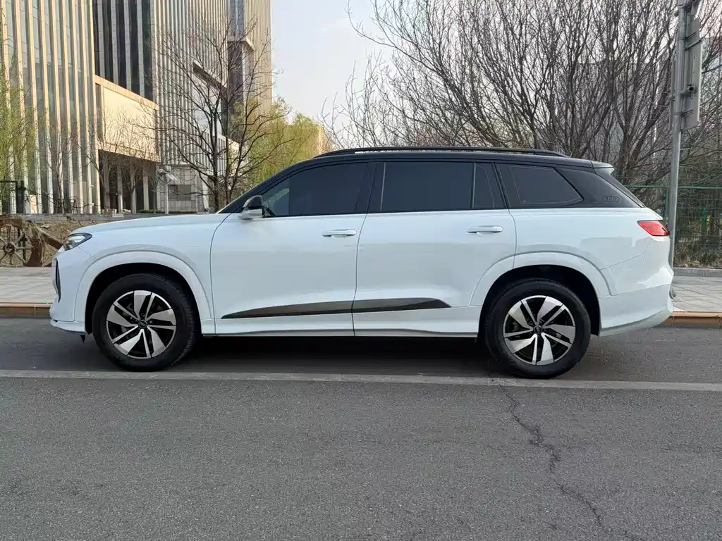 Audi Q6 2024