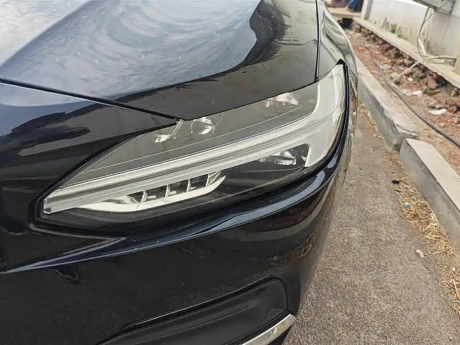 Volvo S90 2023