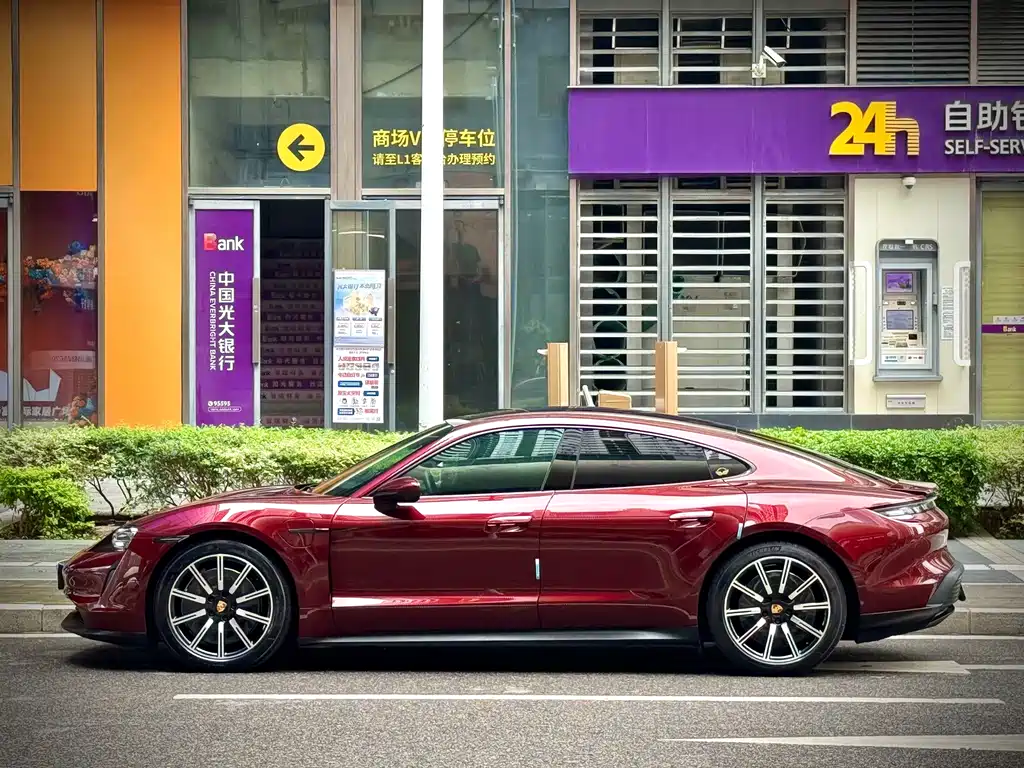 Porsche Taycan 2021
