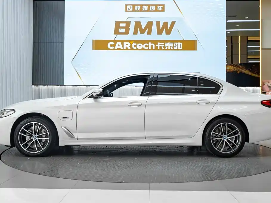 BMW 5 серии 2023