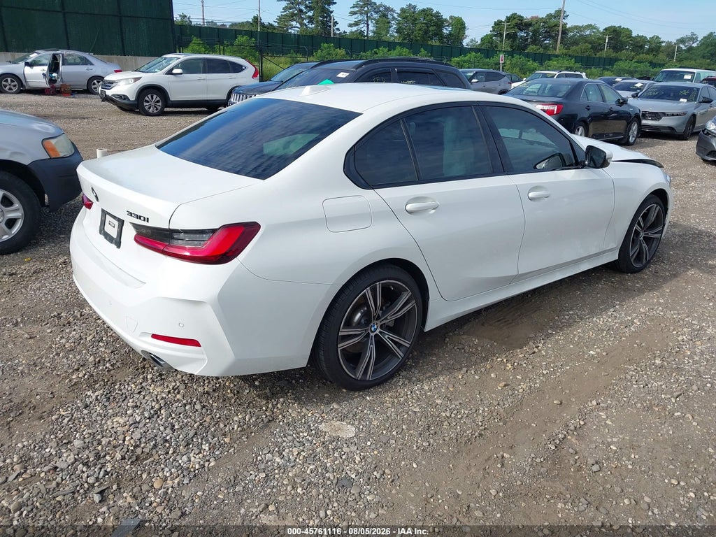 BMW 330 2023