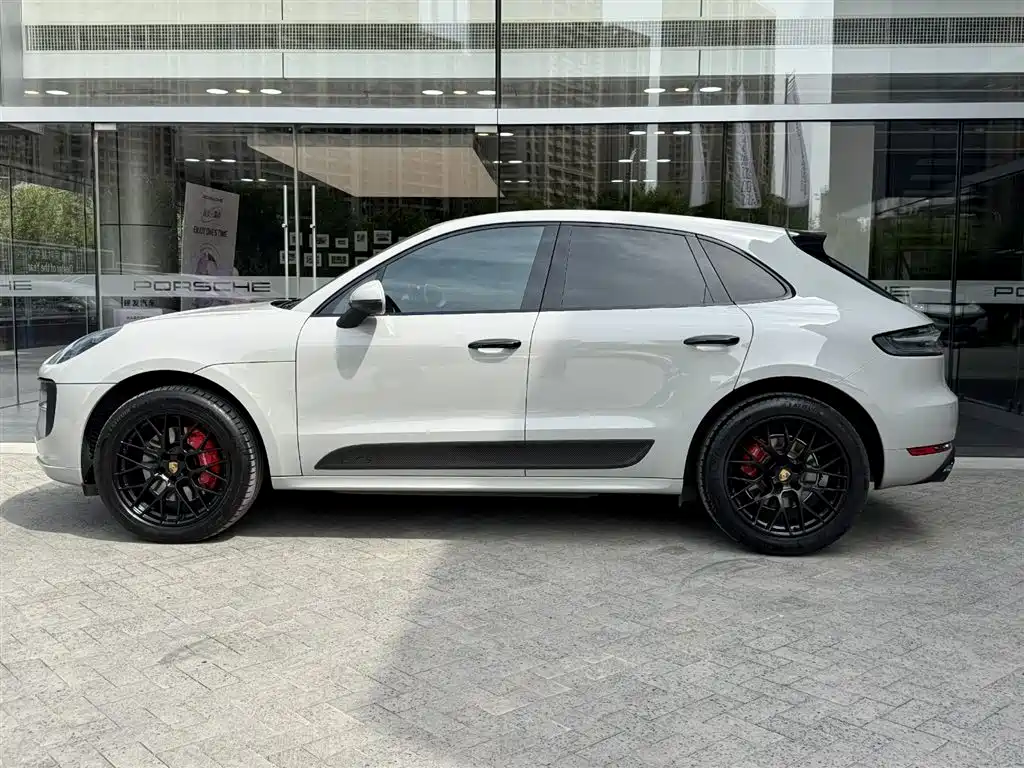 Porsche Macan 2021
