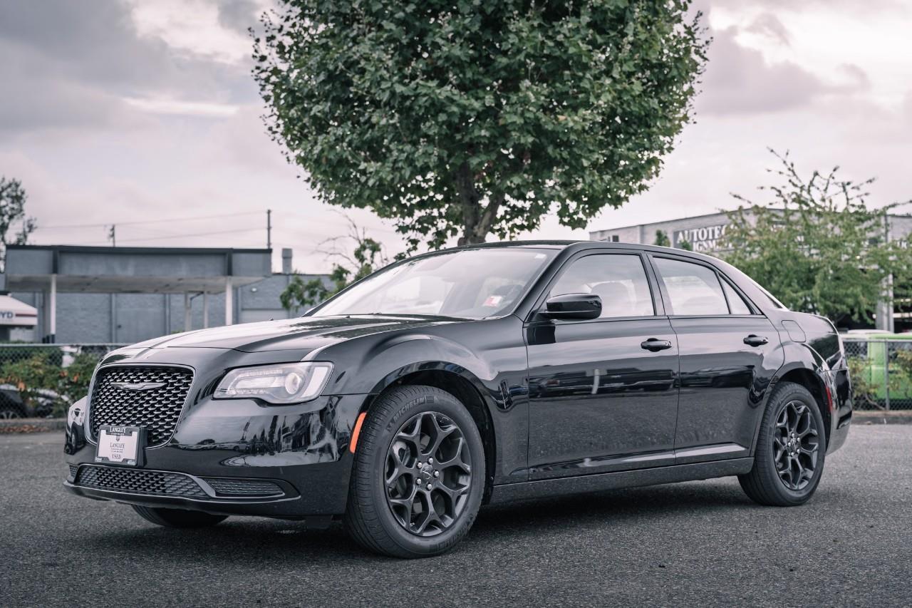 Chrysler 300 2023
