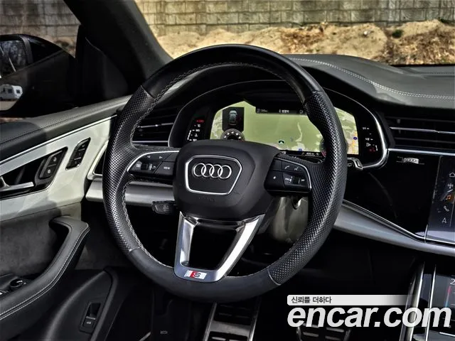 Audi Q8 2021