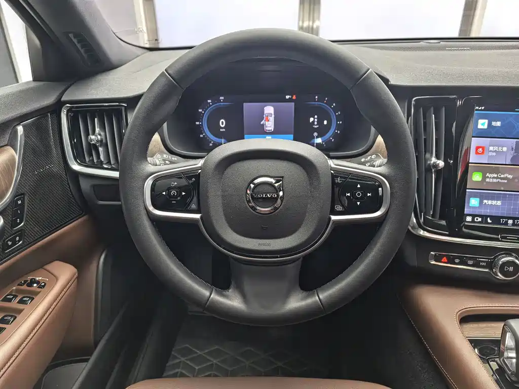 Volvo V90 2025