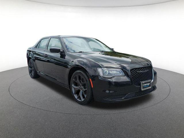 Chrysler 300 2021