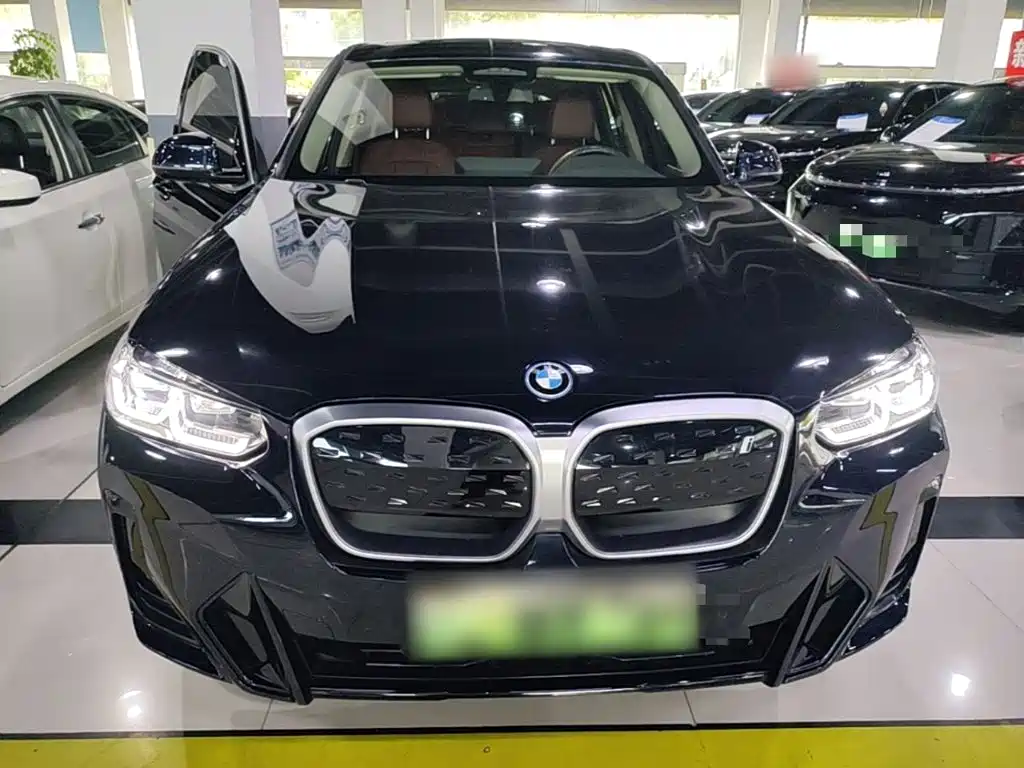 BMW iX3 2024