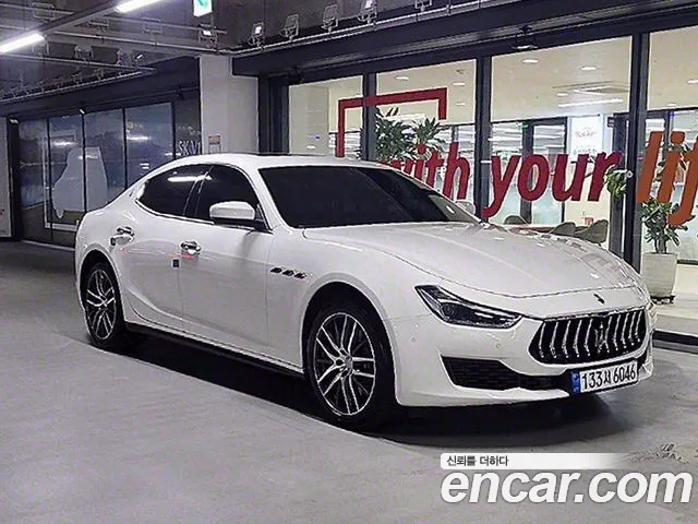 Maserati Ghibli 2021