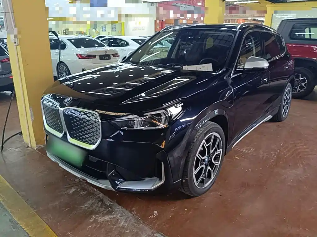 BMW iX1 2024