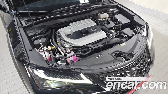Lexus UX 2023