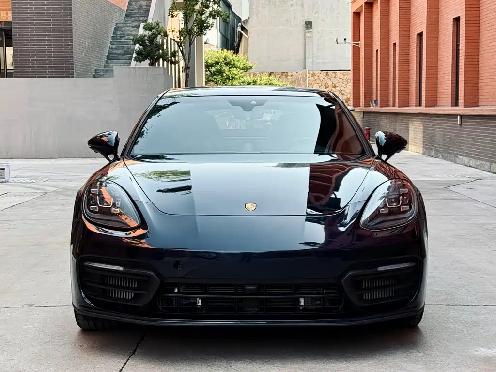 Porsche Panamera 2021