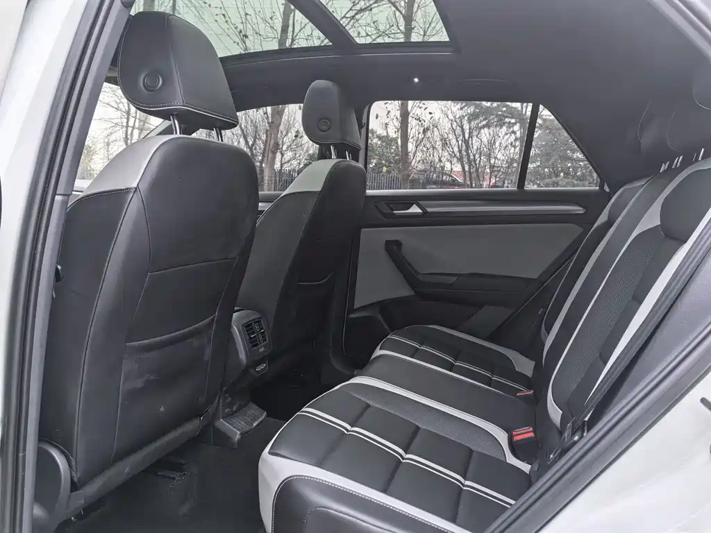 Volkswagen T-Roc 2023