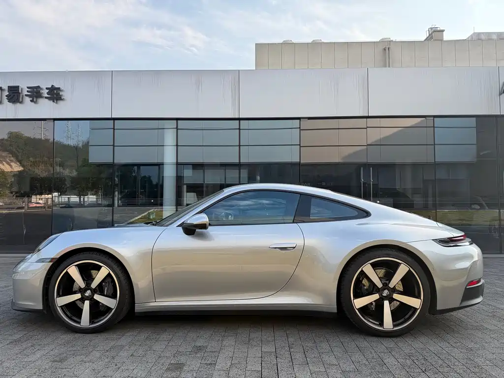 Porsche 911 2025