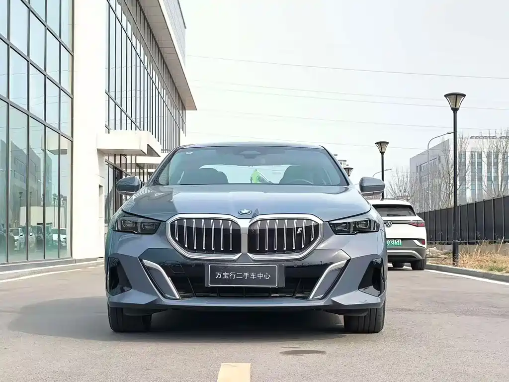 BMW i5 2024