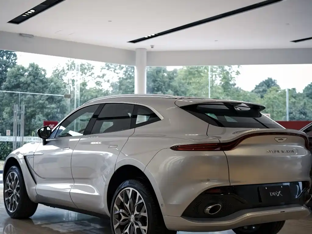 Aston Martin DBX 2023