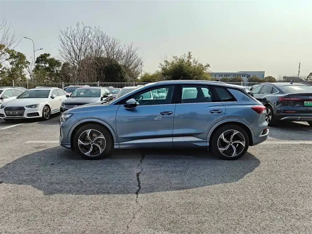 Audi Q4 e-tron 2024