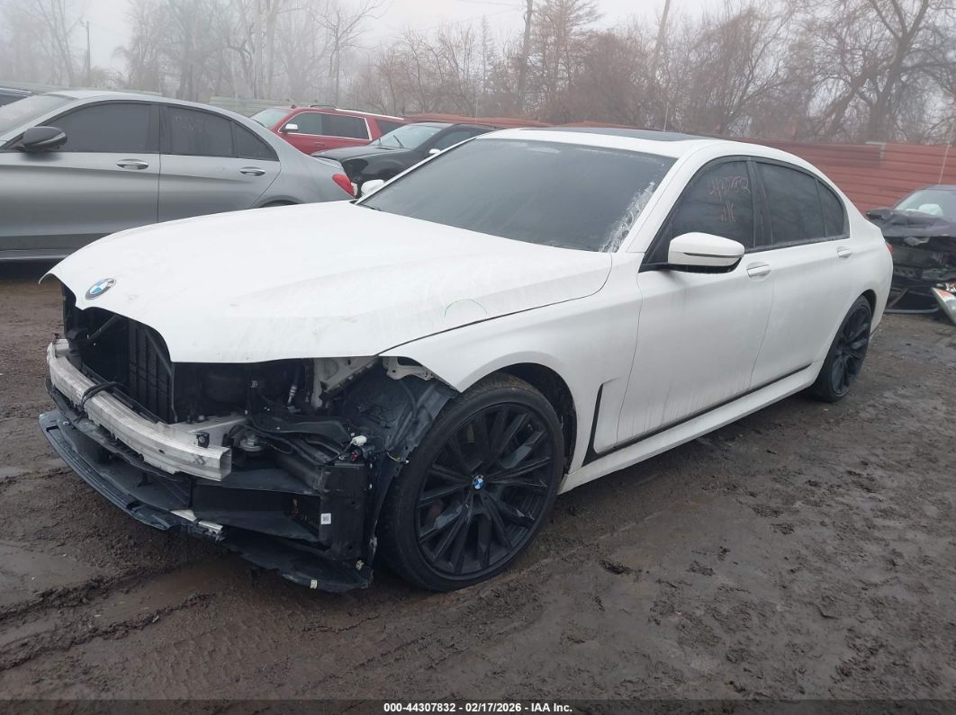 BMW 750 2021