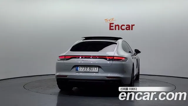 Porsche Panamera 2021