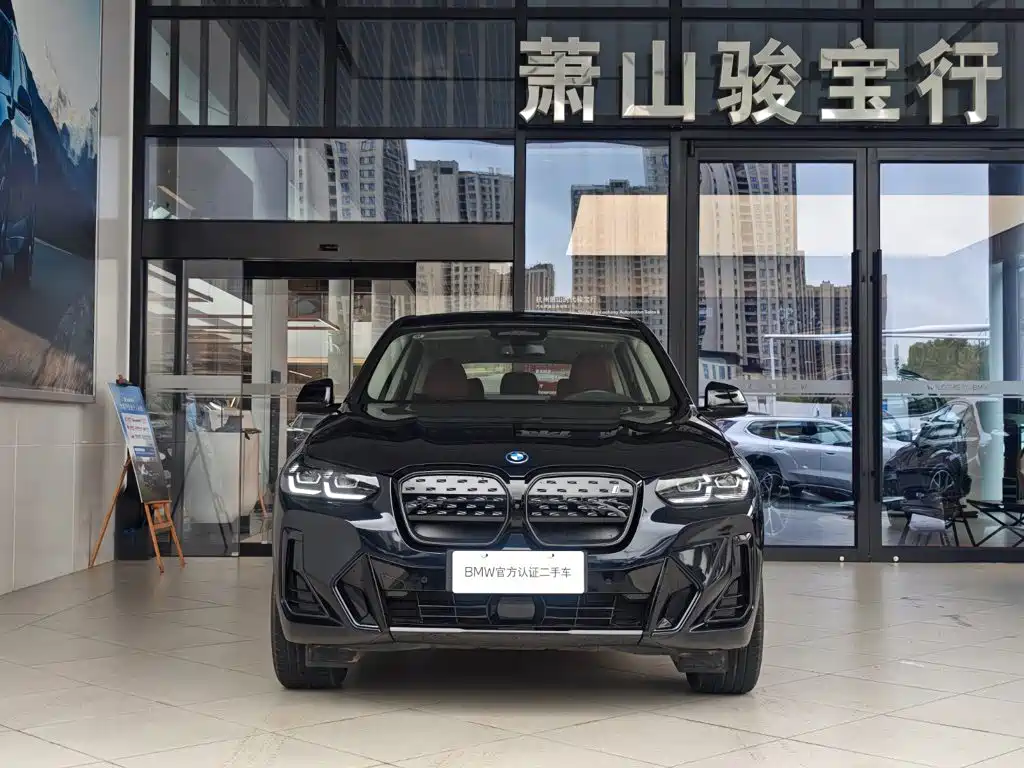 BMW iX3 2025
