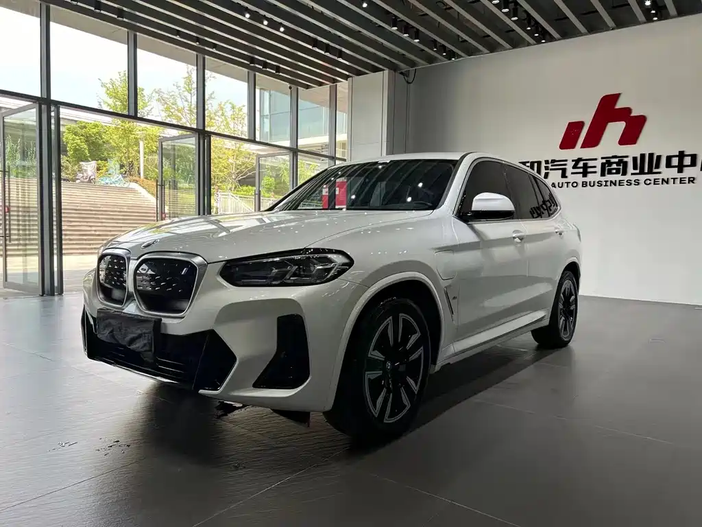 BMW iX3 2024