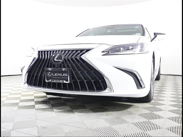 Lexus ES 2022