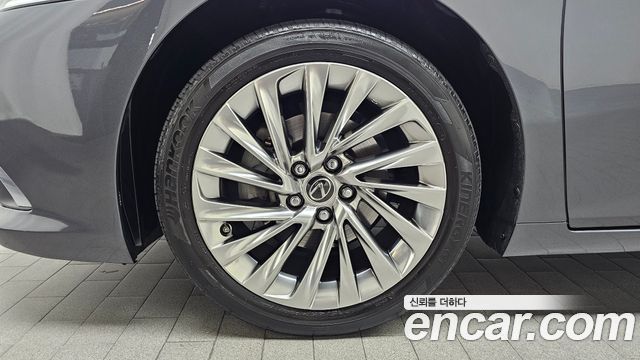 Lexus ES 2022