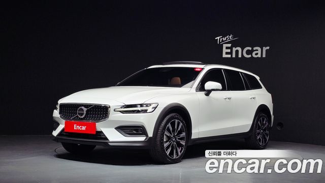 Volvo V60 2025