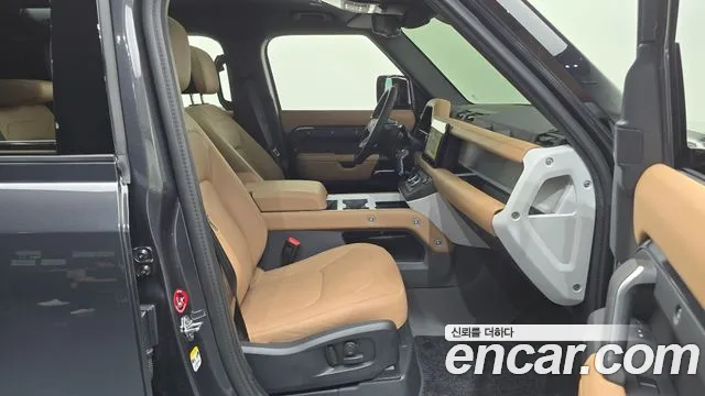 Land Rover Defender 2024