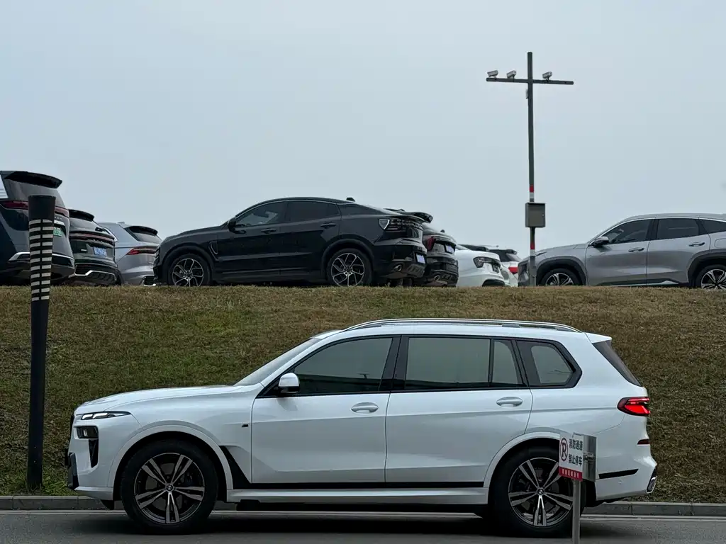 BMW X7 2023