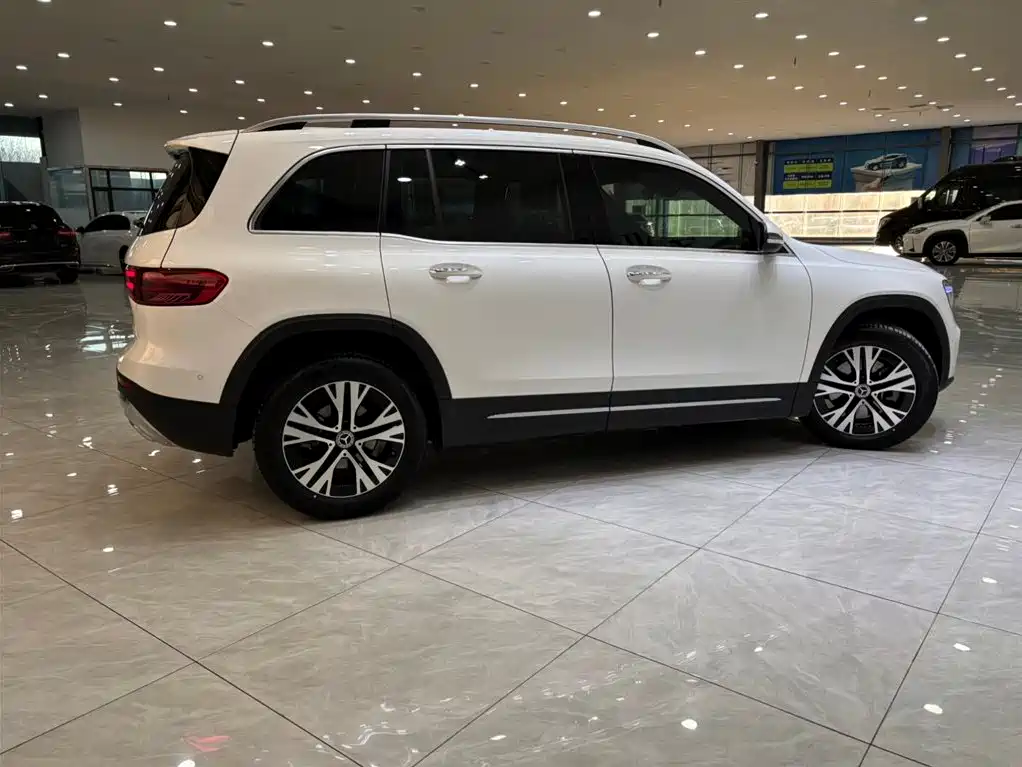 Mercedes-Benz GLB 2024